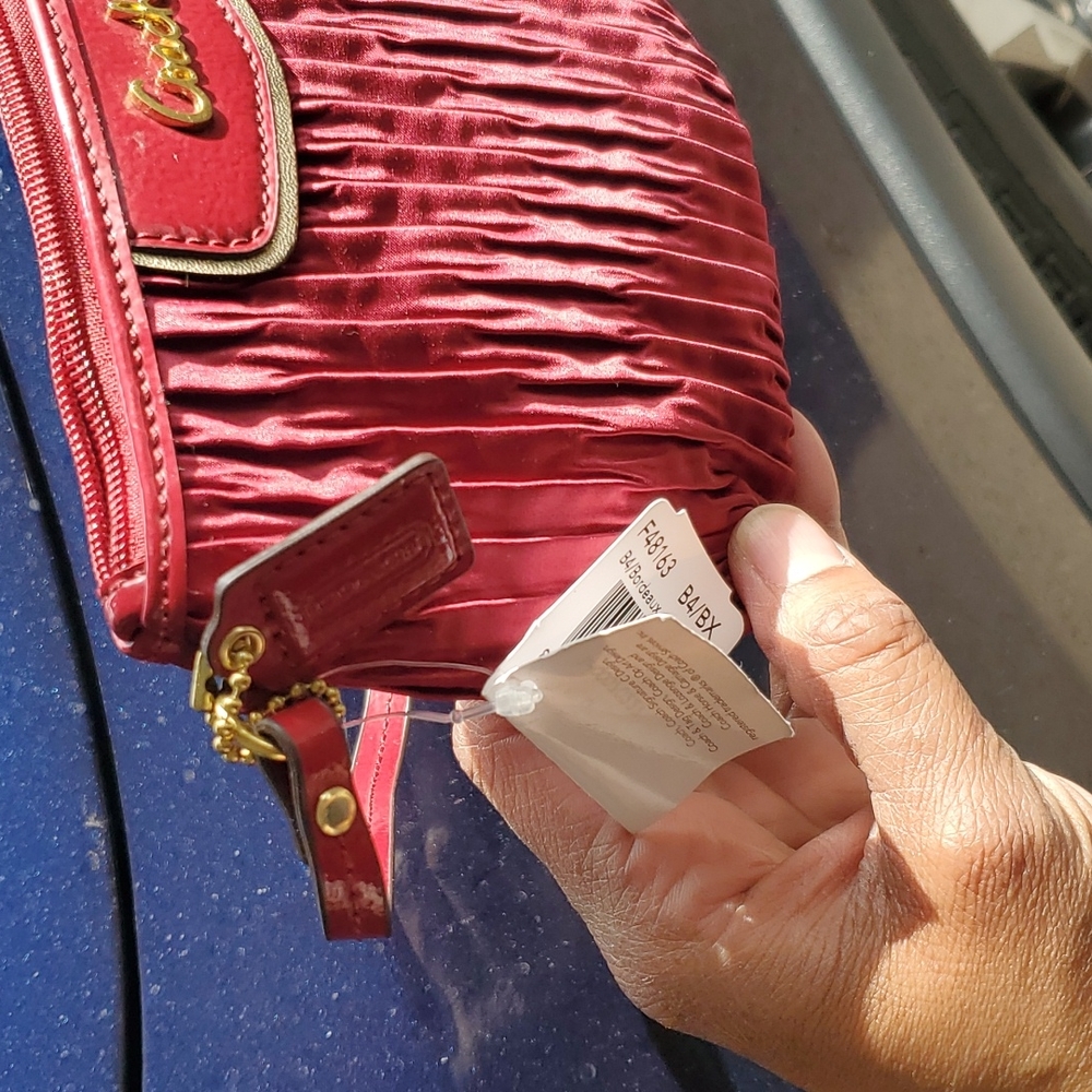 π NWT Coach Ashley Gathered Satin Ruched wristlet!! NWT - Picture 11 of 12